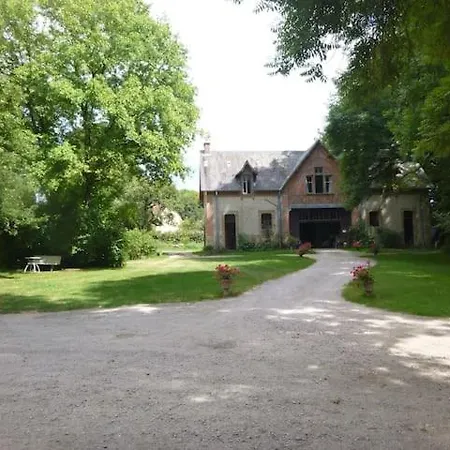 Dans Les Dependances Du Chateau *