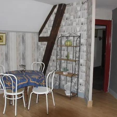 Dans Les Dependances Du Chateau Agonges