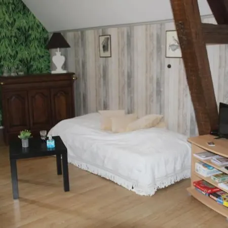 Dans Les Dependances Du Chateau