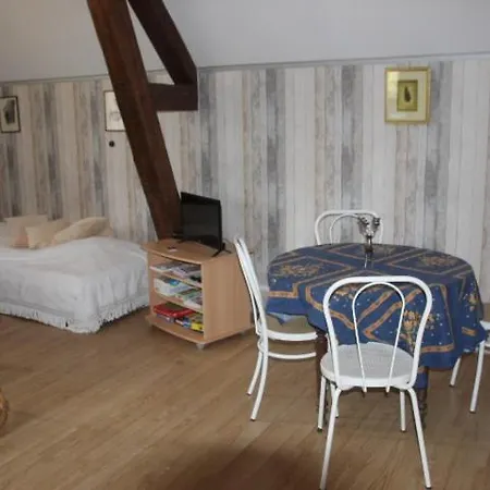 Dans Les Dépendances Du Château Appartamento Agonges